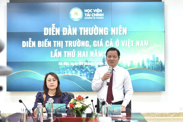 PGS.TS Nguyễn Mạnh Thiều, Ph&oacute; Gi&aacute;m đốc Học viện T&agrave;i ch&iacute;nh ph&aacute;t biểu tại Diễn đ&agrave;n.