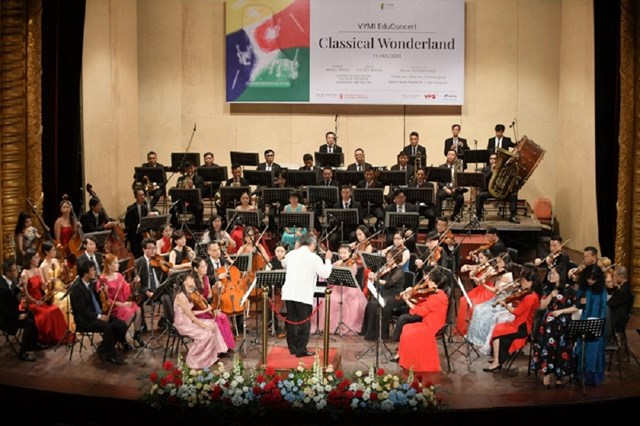 Đ&ecirc;m h&ograve;a nhạc gi&aacute;o dục &ldquo;Classical Wonderland&rdquo; tại Nh&agrave; h&aacute;t lớn H&agrave; Nội &nbsp;