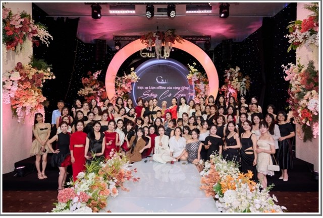 C&aacute;c đại biểu chụp ảnh lưu niệm