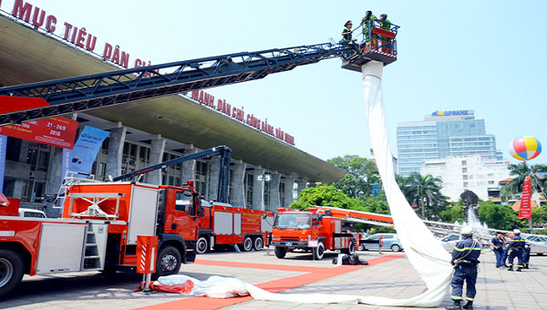 Trải nghiệm kỹ năng ph&#242;ng ch&#225;y, chữa ch&#225;y v&#224; tho&#225;t nạn tại triển l&#227;m SECUTECH 2023 - Ảnh 1