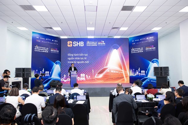 &Ocirc;ng Trương Quốc Anh, Gi&aacute;m đốc Khối ng&acirc;n h&agrave;ng số SHB ph&aacute;t biểu tại buổi lễ