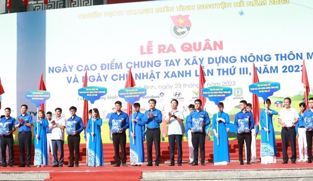 Lễ ra qu&acirc;n Ng&agrave;y cao điểm t&igrave;nh nguyện chung tay x&acirc;y dựng n&ocirc;ng th&ocirc;n mới tại Ninh B&igrave;nh &nbsp;