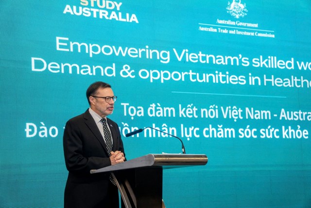 Ng&agrave;i Andrew Goledzinowski &ndash; Đại sứ Australia tại Việt Nam chia sẻ tại toạ đ&agrave;m &nbsp;