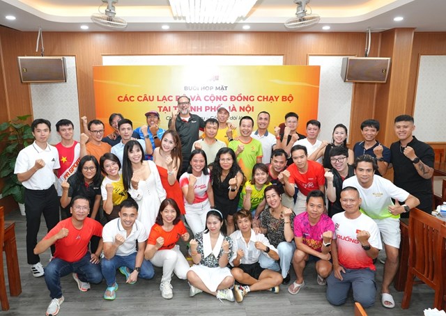 C&aacute;c c&acirc;u lạc bộ v&agrave; cộng đồng chạy bộ tụ họp tại buổi gặp gỡ th&acirc;n mật lần thứ hai, trước thềm Giải Marathon Quốc tế H&agrave; Nội Techcombank &nbsp;