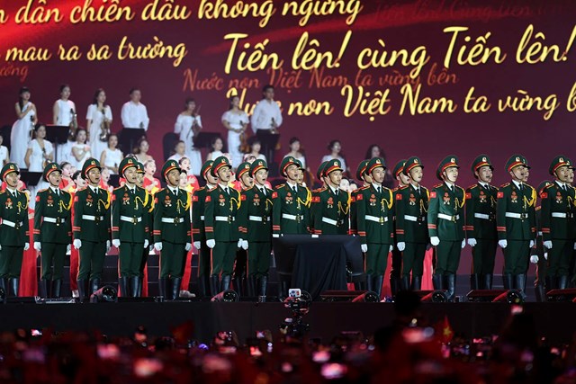 Sự hiện diện của 68 qu&acirc;n nh&acirc;n Trường Sĩ quan Lục qu&acirc;n 1 &ndash; lực lượng từng đại diện Qu&acirc;n đội nh&acirc;n d&acirc;n Việt Nam tham gia lễ duyệt binh tại Quảng trường Đỏ (Moscow, Li&ecirc;n bang Nga) mang lại dấu ấn đặc biệt cho chương tr&igrave;nh &nbsp;