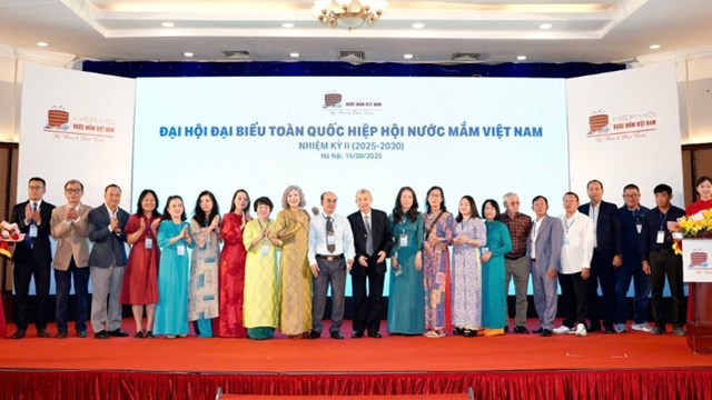 Đại hội đại biểu to&agrave;n quốc Hiệp hội Nước mắm Việt Nam c&oacute; sự tham gia của đ&ocirc;ng đảo c&aacute;c đại diện ng&agrave;nh nghề ở ba miền đất nước &nbsp;