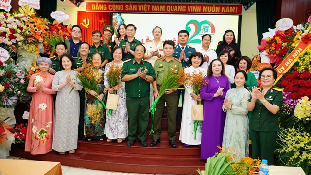 Tri &acirc;n c&aacute;c th&agrave;nh vi&ecirc;n s&aacute;ng lập v&agrave; những người đồng h&agrave;nh, chung tay, g&oacute;p sức c&ugrave;ng CLB &ldquo;M&atilde;i m&atilde;i tuổi 20&rdquo; trong 20 năm qua &nbsp;