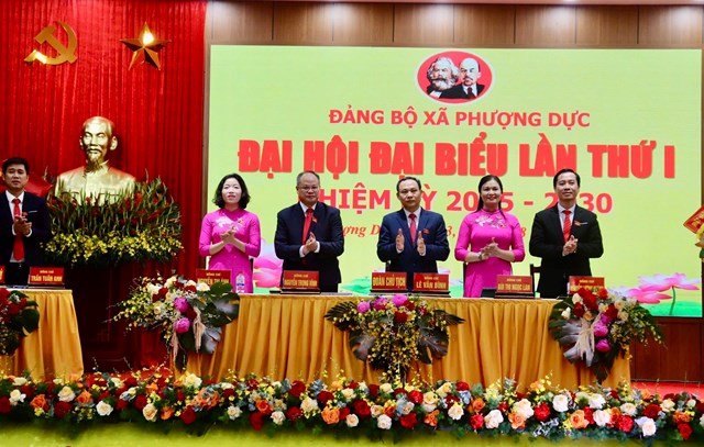 Đo&agrave;n Chủ tịch chủ tr&igrave; Đại hội &nbsp;