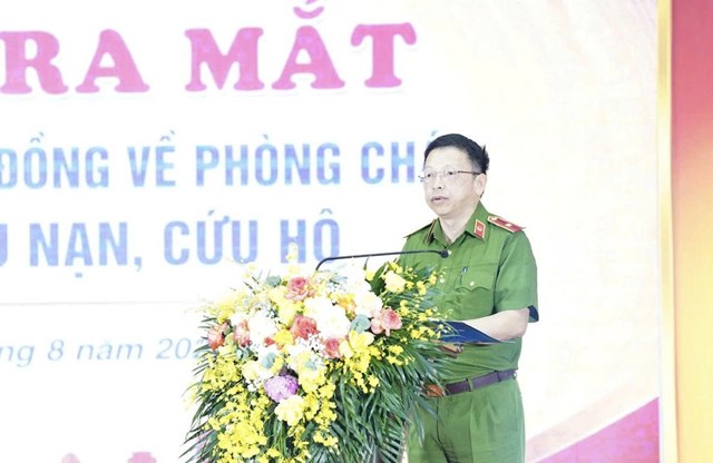 Thiếu tướng Nguyễn Hồng Ky, Ph&oacute; Gi&aacute;m đốc C&ocirc;ng an th&agrave;nh phố H&agrave; Nội ph&aacute;t biểu tại buổi lễ &nbsp;