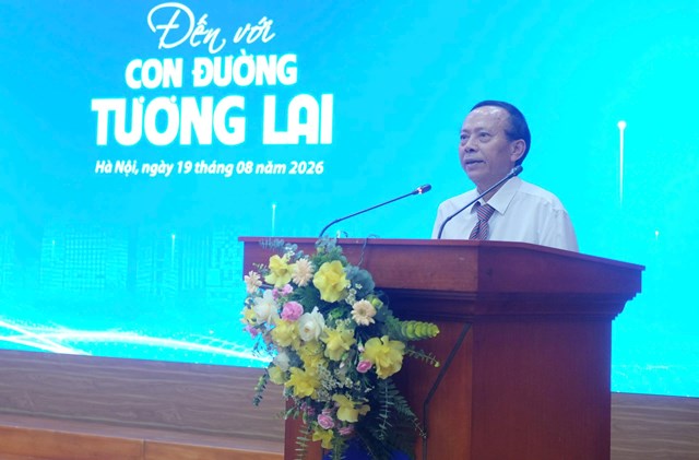 Nh&agrave; văn, nh&agrave; b&aacute;o Ho&agrave;ng Dự, Tổng bi&ecirc;n tập Thời b&aacute;o Văn học nghệ thuật, Trưởng Ban tổ chức cuộc thi ph&aacute;t biểu khai mạc &nbsp;