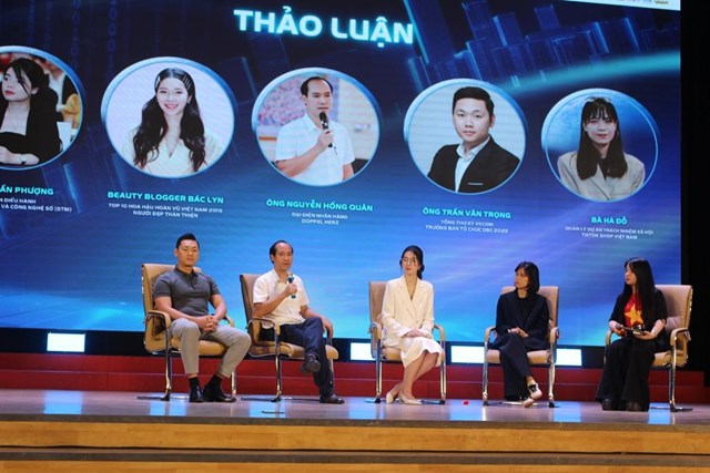 C&aacute;c diễn giả tham gia thảo luận tại buổi lễ &nbsp;