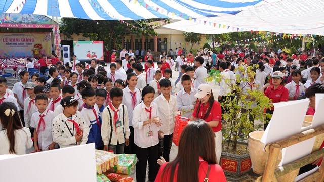 Buổi lễ Khai giảng với nhiều hoạt động vui chơi d&agrave;nh cho c&aacute;c em học sinh &nbsp;