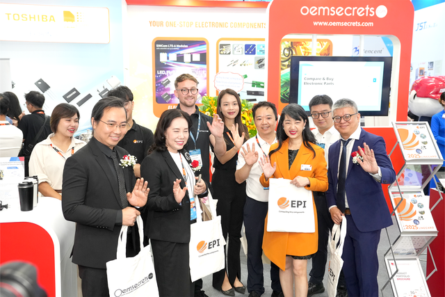 C&aacute;c đại biểu tham dự lễ khai mạc &nbsp;