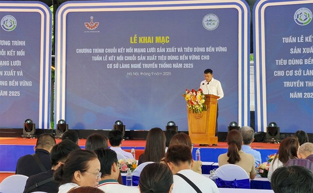 Đai diện l&atilde;nh đạo Sở C&ocirc;ng Thương H&agrave; Nội ph&aacute;t biểu khai mạc Chương tr&igrave;nh &nbsp;