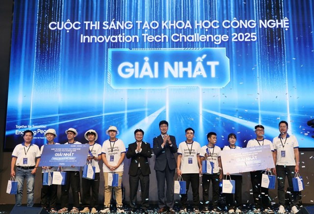Samsung trao thưởng cho hai đội đoạt Giải Nhất cuộc thi S&aacute;ng tạo khoa học - c&ocirc;ng nghệ