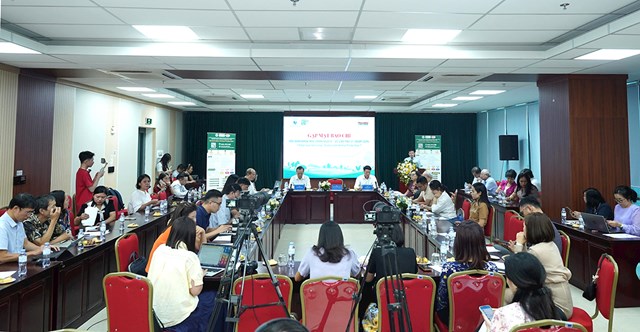 Quang cảnh buổi họp b&aacute;o &nbsp;
