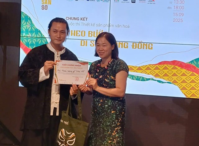 T&aacute;c phẩm "M&oacute;c kh&oacute;a tượng gỗ Nh&agrave; Mồ" của t&aacute;c giả Huỳnh Bảo được trao giải Đồng v&agrave; giải Kh&aacute;n giả y&ecirc;u th&iacute;ch &nbsp;