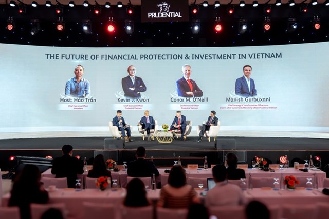 C&aacute;c đại diện Prudential Việt Nam tham gia chia sẻ g&oacute;c nh&igrave;n về tương lai bảo vệ t&agrave;i ch&iacute;nh v&agrave; đầu tư tại Việt Nam &nbsp;