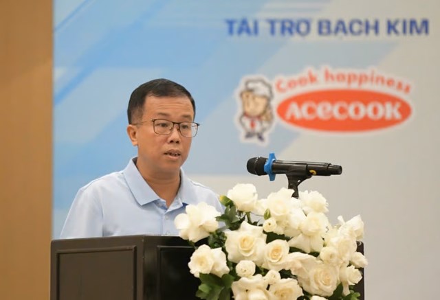 Nh&agrave; b&aacute;o Lại B&aacute; H&agrave;, Ph&oacute; Tổng Bi&ecirc;n tập B&aacute;o H&agrave;nộimới ph&aacute;t biểu tại họp b&aacute;o &nbsp;