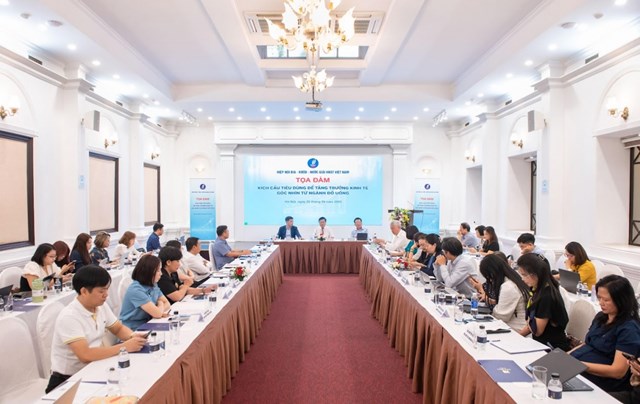 Tọa đ&agrave;m &ldquo;K&iacute;ch cầu ti&ecirc;u d&ugrave;ng để tăng trưởng kinh tế &ndash; G&oacute;c nh&igrave;n từ ng&agrave;nh đồ uống&rdquo; &nbsp;