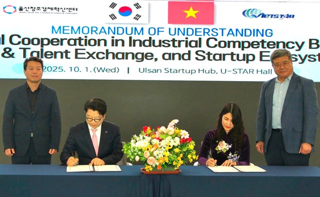 Lễ k&yacute; kết Bi&ecirc;n bản Ghi nhớ (MOU) giữa Trung t&acirc;m Kinh tế v&agrave; Đổi mới S&aacute;ng tạo Ulsan (UCCEI) v&agrave; Viện Quản l&yacute; &amp; Tư vấn VIETSTAR tại Ulsan, H&agrave;n Quốc &nbsp;