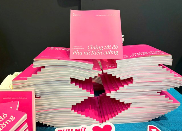 Cuốn s&aacute;ch ảnh "Ch&uacute;ng t&ocirc;i đ&oacute; &ndash; Phụ nữ Ki&ecirc;n cường" &nbsp;