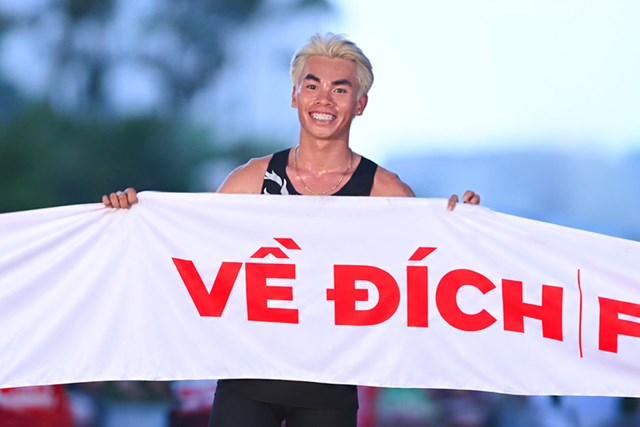 Vận động vi&ecirc;n Huỳnh Anh Kh&ocirc;i xuất sắc gi&agrave;nh hạng Nhất cự ly Marathon hạng mục nam với th&agrave;nh t&iacute;ch ấn tượng 2 giờ 29 ph&uacute;t 58 gi&acirc;y