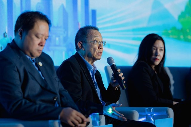 &Ocirc;ng Larry Lee chia sẻ kinh nghiệm của SABECO trong phi&ecirc;n thảo luận (Ảnh: BTC)