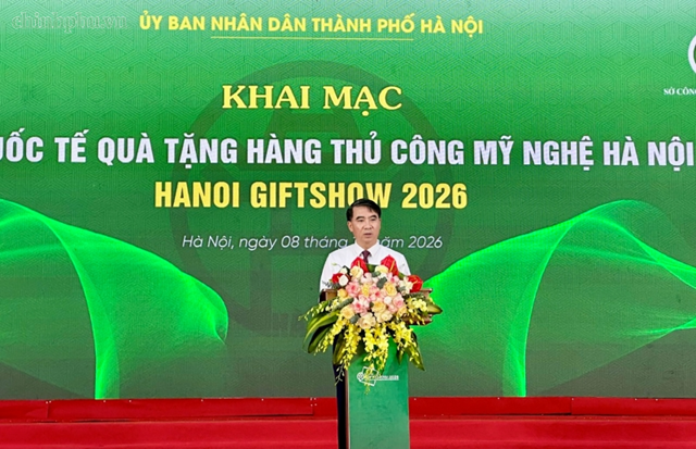 Ph&oacute; Chủ tịch UBND TP. H&agrave; Nội Nguyễn Xu&acirc;n Lưu ph&aacute;t biểu khai mạc sự kiện.