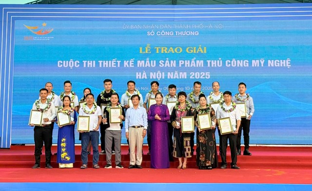 C&aacute;c c&aacute; nh&acirc;n đoạt giải Cuộc thi Thiết kế Mẫu sản phẩm Thủ c&ocirc;ng mỹ nghệ H&agrave; Nội 2025 &nbsp;