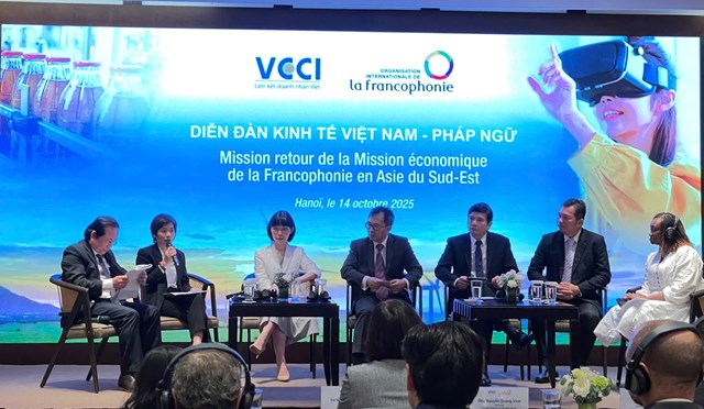 C&aacute;c đại biểu chia sẻ tại Diễn đ&agrave;n &nbsp;