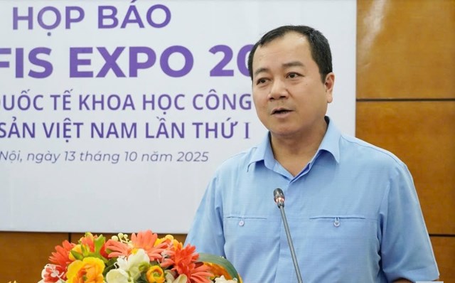&Ocirc;ng Trần Đ&igrave;nh Lu&acirc;n, Cục trưởng Cục Thủy sản v&agrave; Kiểm ngư ph&aacute;t biểu tại buổi họp b&aacute;o &nbsp; &nbsp;