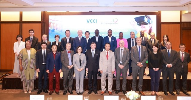C&aacute;c đại biểu tham dự Diễn đ&agrave;n kinh tế Việt Nam - Ph&aacute;p ngữ&nbsp;