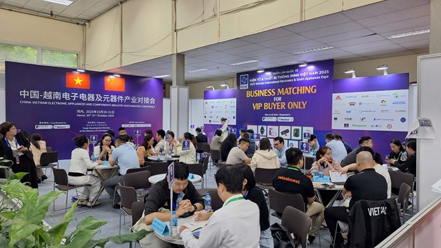 Khai mạc Triển lãm Quốc tế Điện tử và Thiết bị thông minh Việt Nam - Ảnh 1