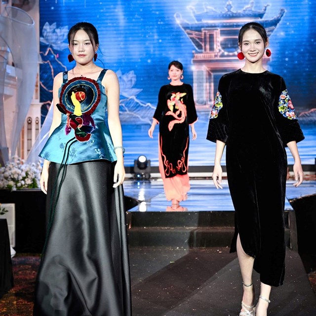 Sản phẩm của Luakim c&ograve;n l&agrave; sự giao h&ograve;a giữa vẻ đẹp hiện đại v&agrave; tinh thần thủ c&ocirc;ng truyền thống