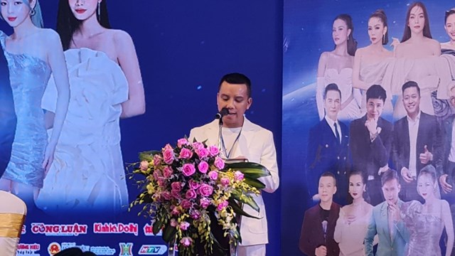 Ông Hồ Viết Cường - Nhà sản xuất, Trưởng Ban tổ chức đại nhạc hội “Những trái tim Việt Nam” phát biểu tại buổi gặp mặt báo chí  