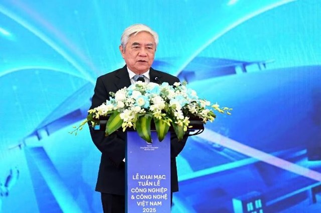 &Ocirc;ng Nguyễn Qu&acirc;n - Chủ tịch Hội Tự động ho&aacute; Việt Nam ph&aacute;t biểu tại lễ khai mạc &nbsp;