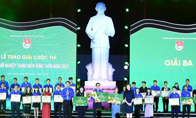 42 nh&agrave; n&ocirc;ng trẻ xuất sắc nhận giải thưởng Lương Định Của năm 2023 &nbsp;