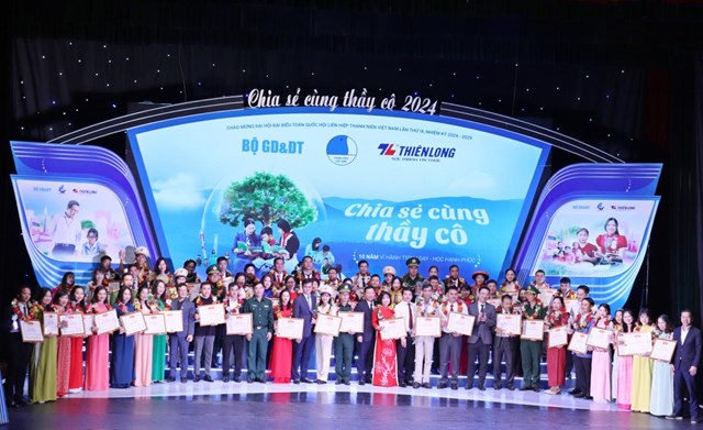 60 thầy gi&aacute;o, c&ocirc; gi&aacute;o ti&ecirc;u biểu, xuất sắc vinh dự tuy&ecirc;n dương trong chương tr&igrave;nh &ldquo;Chia sẻ c&ugrave;ng thầy c&ocirc;&rdquo; &nbsp;