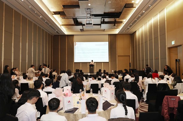 To&agrave;n cảnh lễ trao học bổng Lotte Scholarship Foundation tại H&agrave; Nội &nbsp;