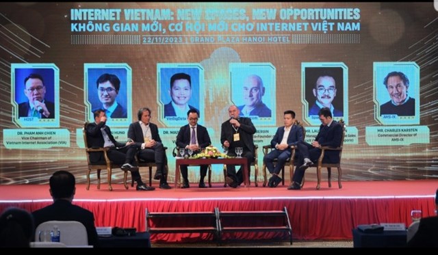 C&aacute;c chuy&ecirc;n gia thảo luận chuy&ecirc;n s&acirc;u về kh&ocirc;ng gian mới, cơ hội mới cho Internet Việt Nam &nbsp;