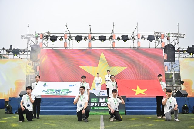 Lễ khai mạc Cuộc thi S&aacute;ng tạo UAV Cup PV GAS 2025 với chủ đề &ldquo;V&ugrave;ng trời qu&ecirc; hương&rdquo; ch&iacute;nh thức diễn ra tại H&agrave; Nội&nbsp;