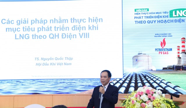 TS. Nguyễn Quốc Thập, Chủ tịch Hội Dầu kh&iacute; Việt Nam tham luận tại Diễn đ&agrave;n &nbsp;