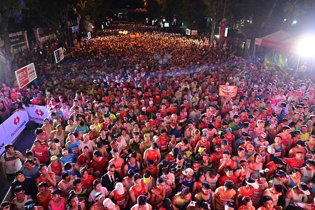 Giải Marathon Quốc tế th&#224;nh phố Hồ Ch&#237; Minh Techcombank lần thứ 7: Đ&#243;ng g&#243;p hơn 4,6 tỷ đồng chăm lo cho cộng đồng d&#226;n cư - Ảnh 2