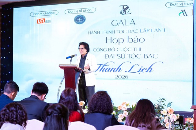 PGS.TS.NGƯT. L&ecirc; Huy&ecirc;n - Chủ tịch Hiệp hội Thiết kế mẫu v&agrave; S&aacute;ng tạo Mỹ thuật Việt Nam ph&aacute;t biểu tại buổi họp b&aacute;o&nbsp;