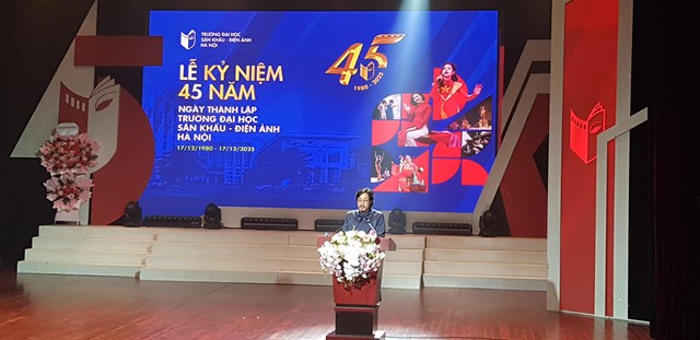 Tiến sĩ, Nghệ sĩ Ưu t&uacute; B&ugrave;i Như Lai, B&iacute; thư Đảng ủy, Hiệu trưởng Trường đại học S&acirc;n khấu - Điện ảnh H&agrave; Nội ph&aacute;t biểu&nbsp;