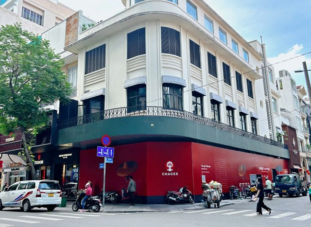 Thương hiệu tr&#224; sữa đ&#236;nh đ&#225;m Trung Quốc “nh&#225; h&#224;ng” đỏ rực g&#243;c phố ở S&#224;i G&#242;n - Ảnh 4