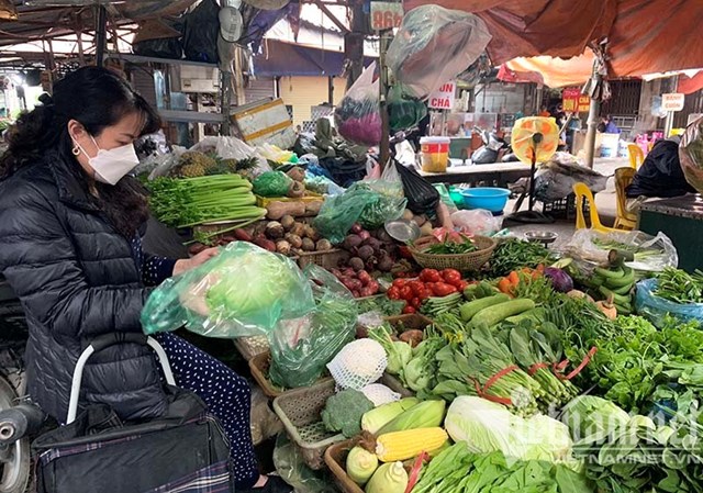 Bản tin ti&#234;u d&#249;ng ng&#224;y 18/3: Gi&#225; thực phẩm l&#234;n cao, đi chợ trở th&#224;nh nỗi &#225;m ảnh - Ảnh 4