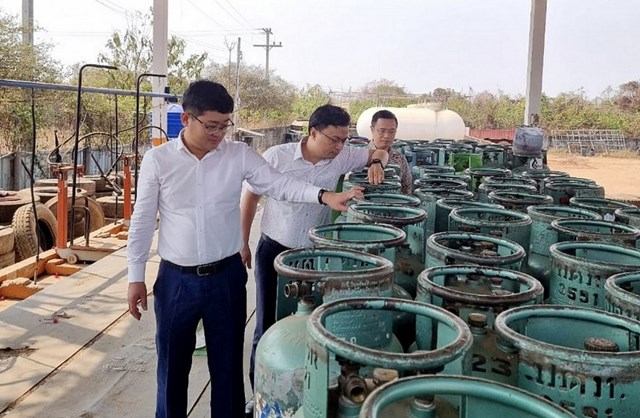 Đo&agrave;n c&ocirc;ng t&aacute;c PV GAS tham quan Trạm chiết nạp LPG của C&ocirc;ng ty Sunbin Gas &nbsp;