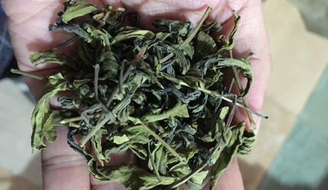 Ch&egrave; b&aacute;t ti&ecirc;n​